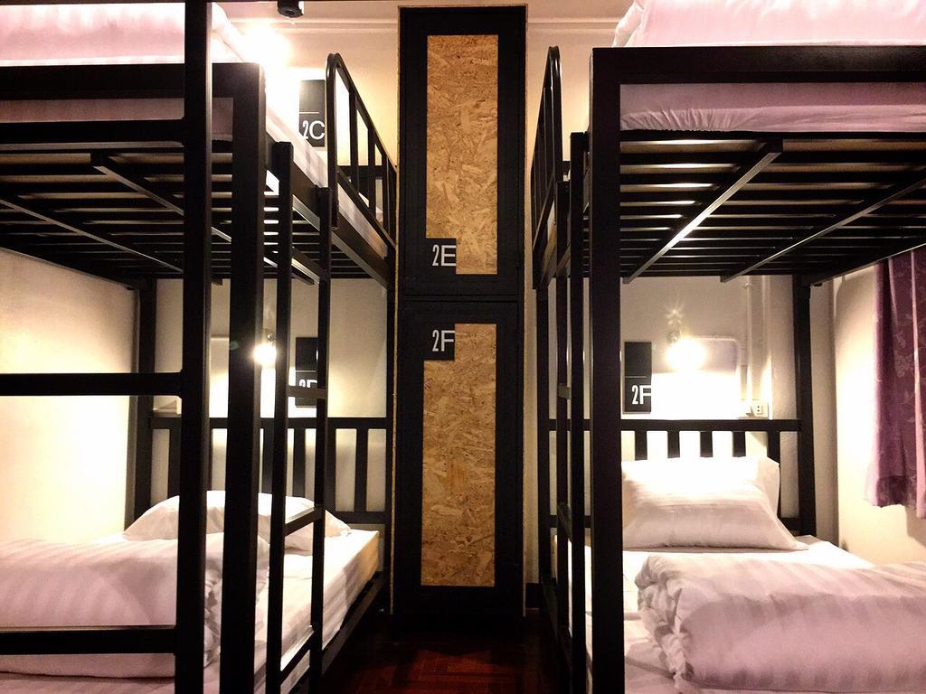 Eden Walking Street Hostel Chiang Mai Oda fotoğraf
