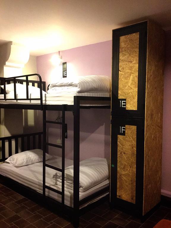 Eden Walking Street Hostel Chiang Mai Oda fotoğraf