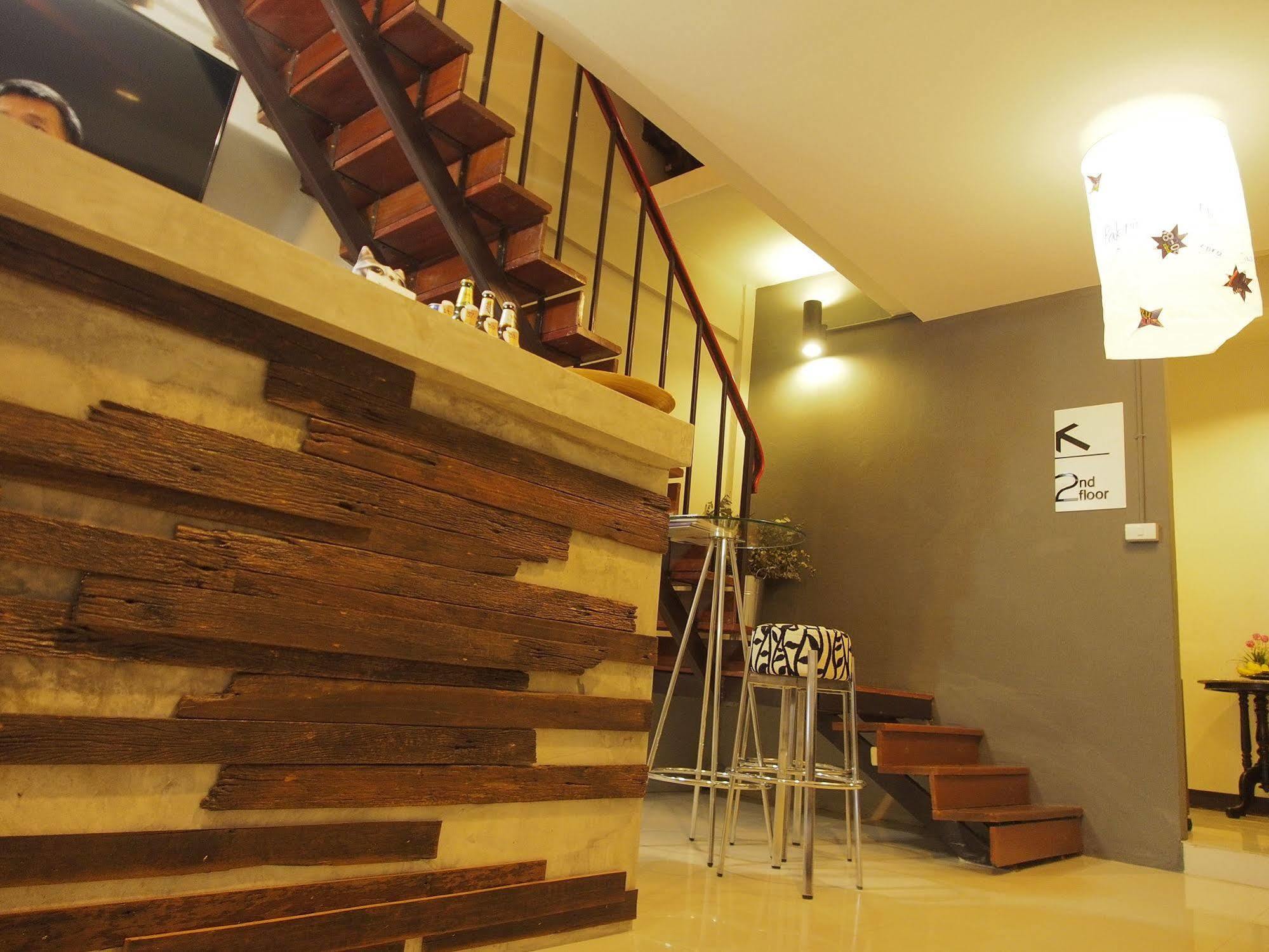 Eden Walking Street Hostel Chiang Mai Dış mekan fotoğraf